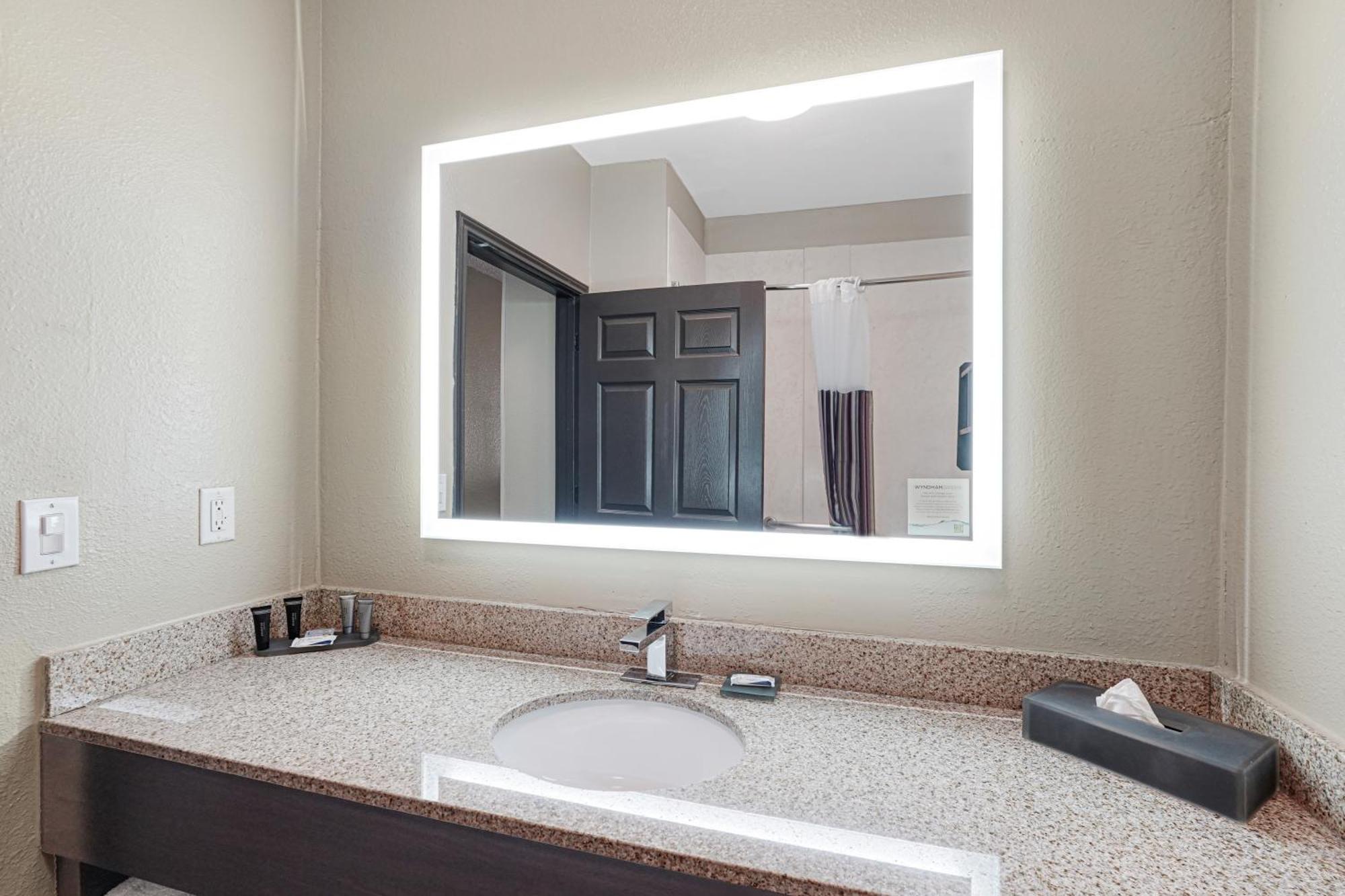 La Quinta By Wyndham Houston Hobby Airport Hotel Ngoại thất bức ảnh